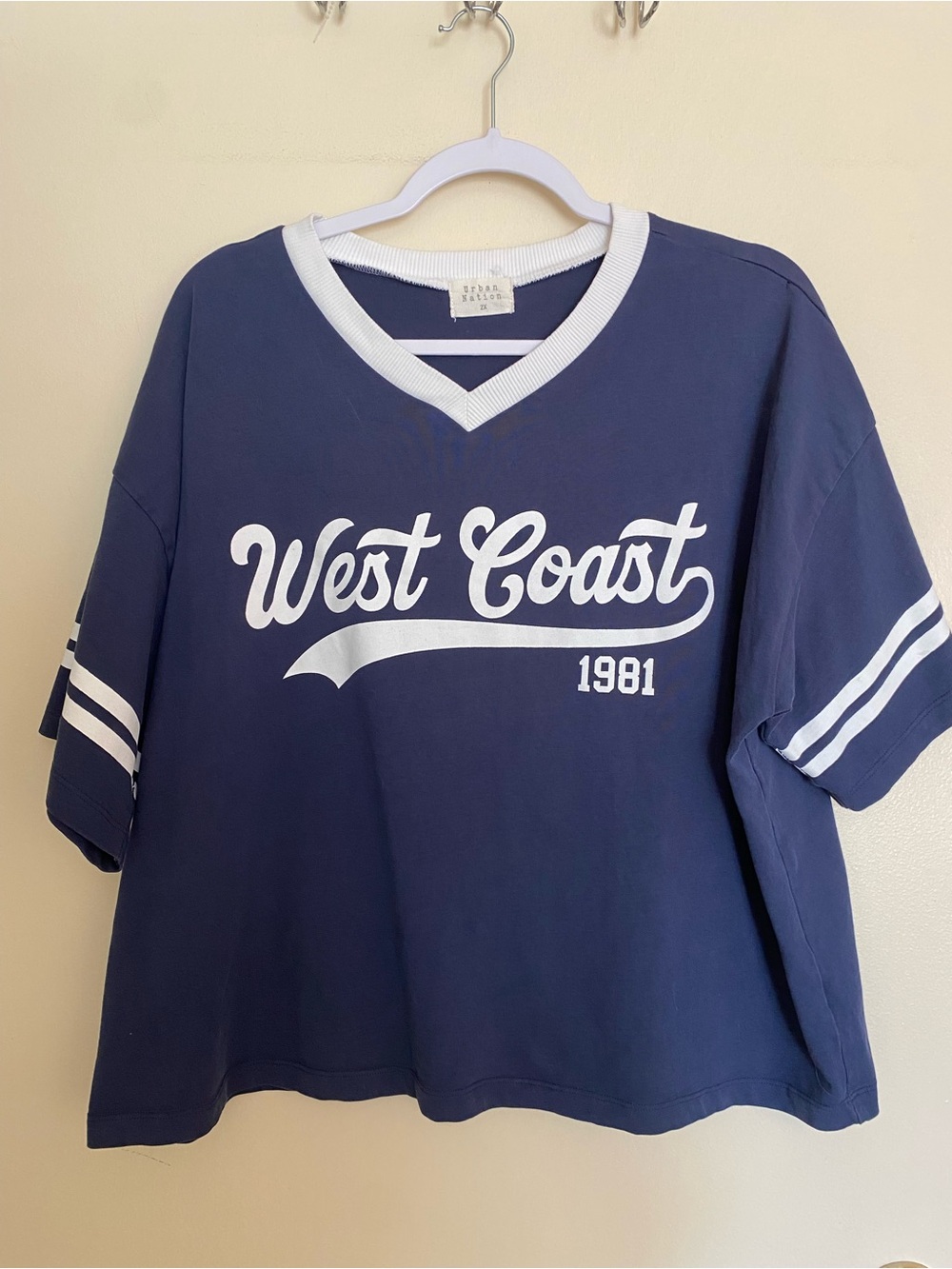 West Coast 1981 V-Neck Jersey Cropped Tee - Navy/White